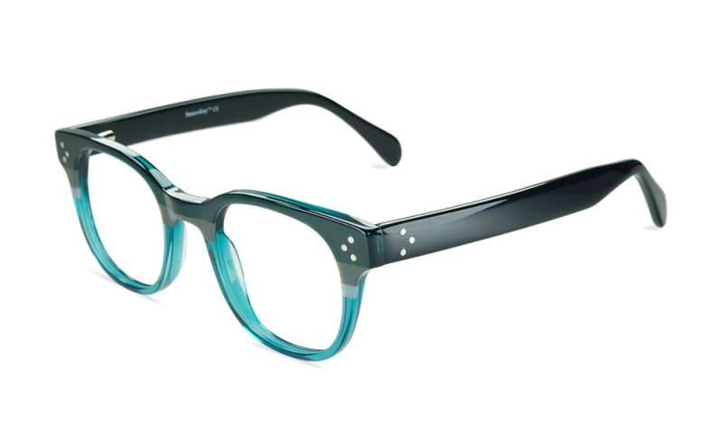 How to Choose Eyeglasses for the Older Women?
